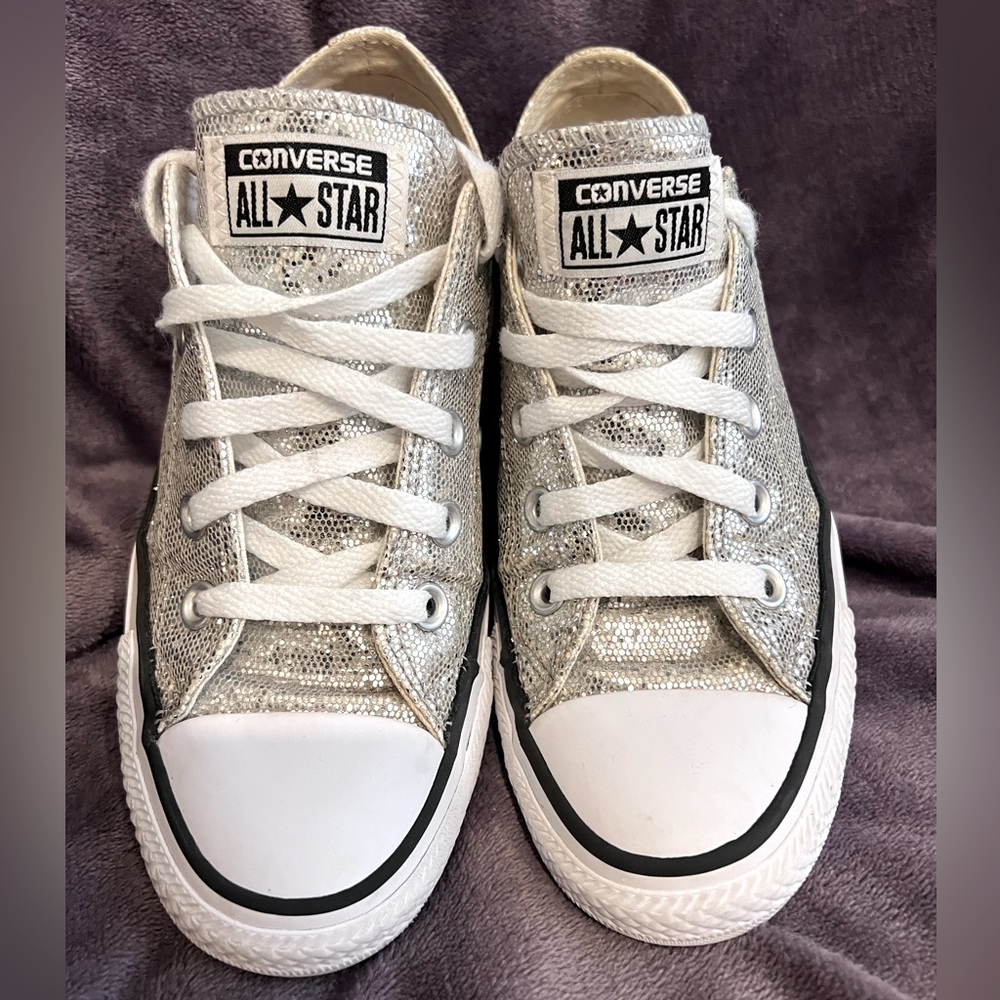 Converse Chuck Taylor All Star Low Top  Silver Glitter Sneakers Women 6 Men 4